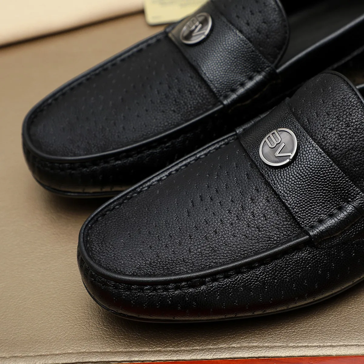 Men's men's shoes 💰440 [BV] 👟👟 Italian luxury brand Made with imported cowhide technology to highlight high-end men's taste of light luxury life [color] [color] Masters with ten years of manual experience create classic weaving 🌴 The inner top layer 🐮 lining 💯😘 The top quality inherits the brand craftsmanship! Color, code number 39-44 (38.45. Can be customized)